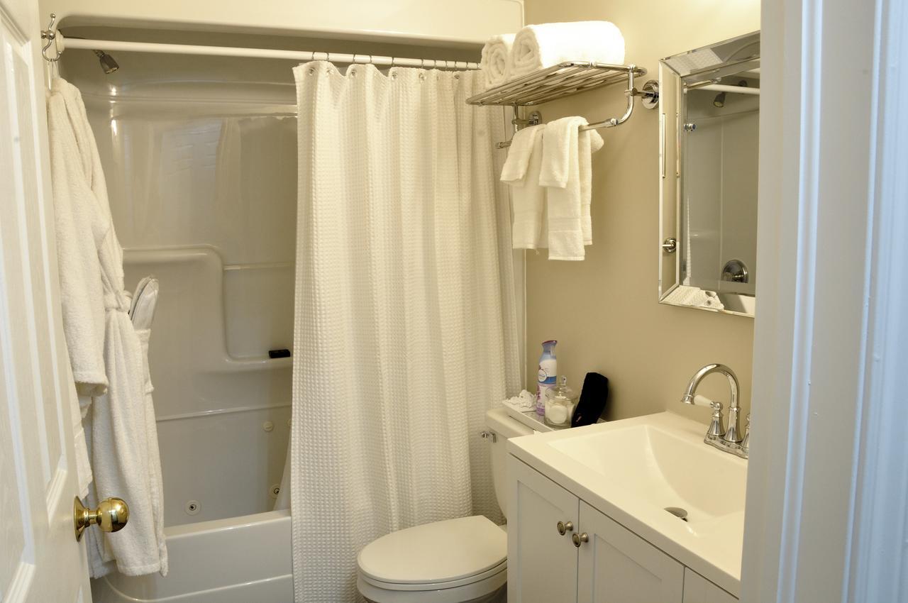 Casa Blanca Boutique Bed & Breakfast Ниагара-он-те-Лейк Экстерьер фото